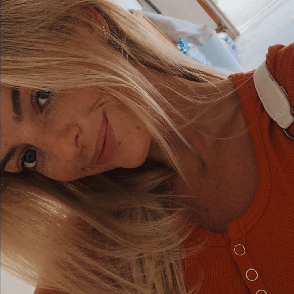 Meet your Posher, Allyssa